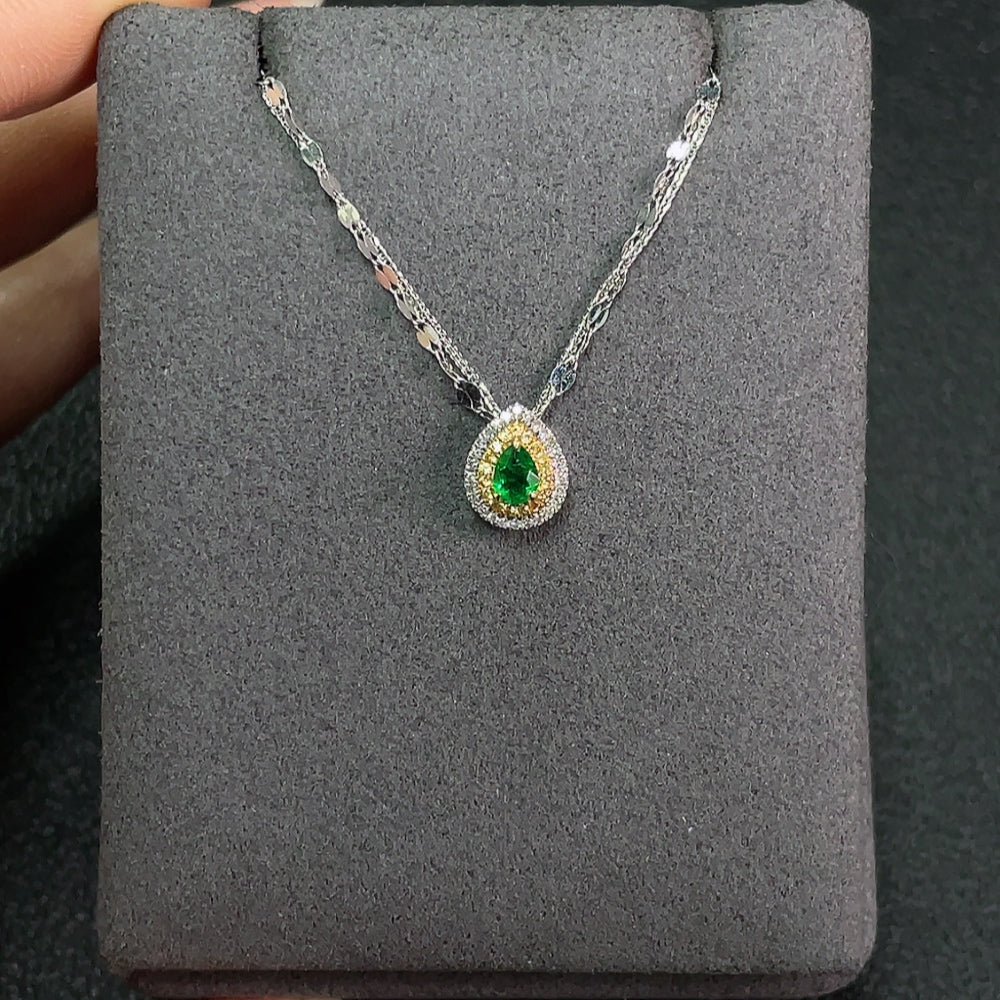 18K Gold Emerald Pendant Clarity Optimized with Diamond Accents (Colorless)