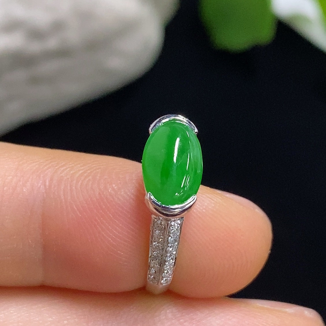 Jadeite Cabochon Inlaid Ring 18K with Diamond Accents