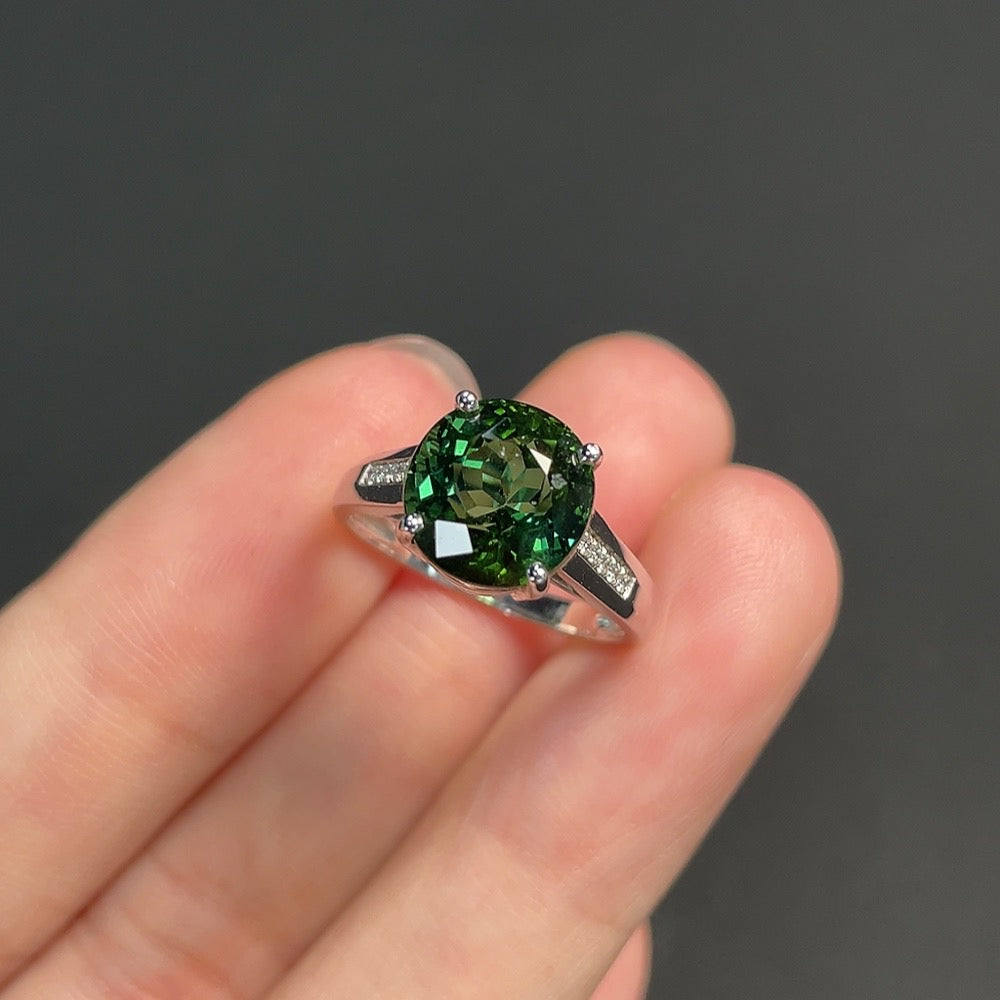 Tourmaline Inlaid Ring, 18K Gold Band, 67% Gold Content, Size 11, Total Weight Approximately 3.48g, Accented with Diamonds