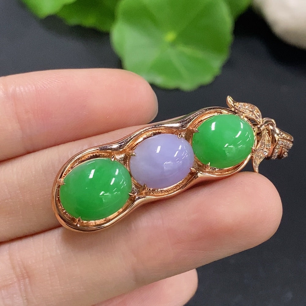 Jadeite Pendant with 9K Gold Setting (Accented with Diamonds)