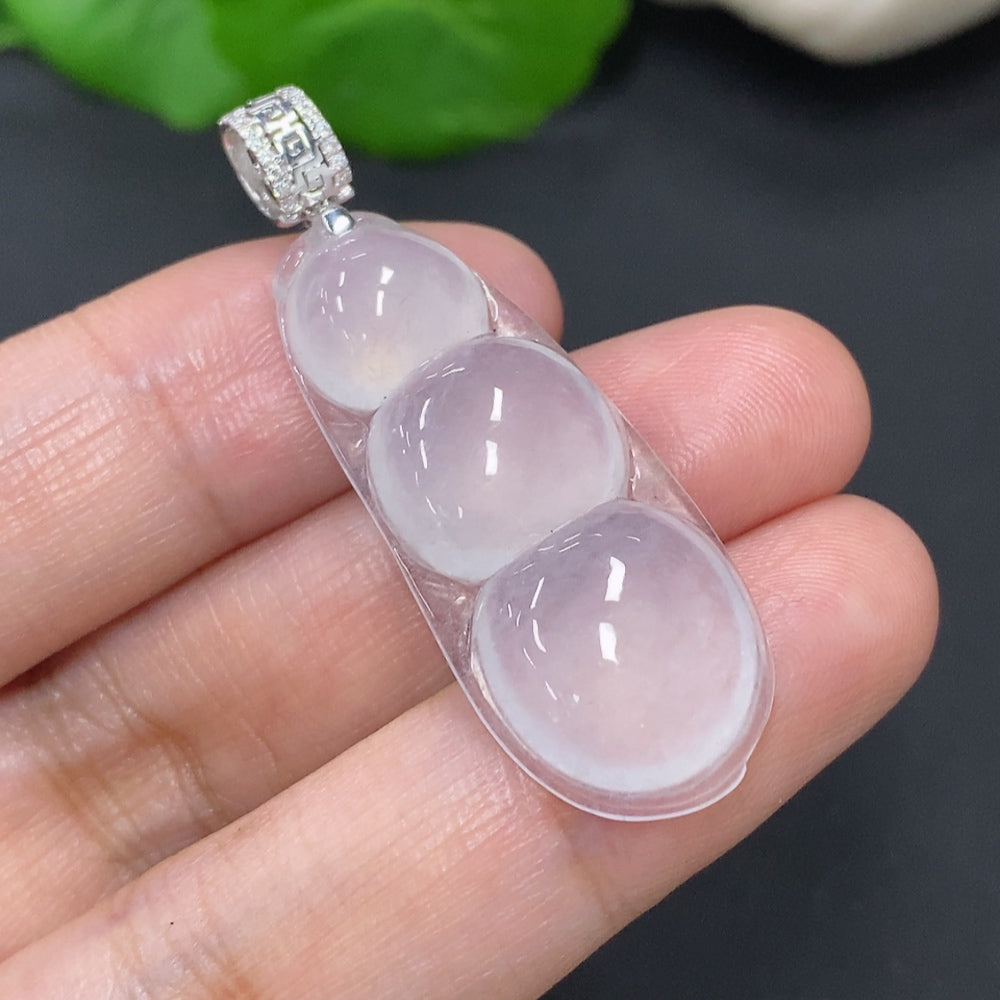 Jadeite lucky bean pendant with 18K gold clasp, HKHQ jade jewelry, smooth green jade stone, approximately 5.6g weight.