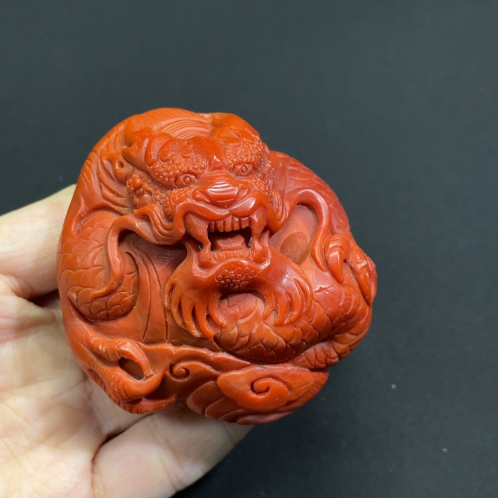 South red agate gemstone pendant with visible organic matter, weighs approximately 132.3g, by HKHQ.