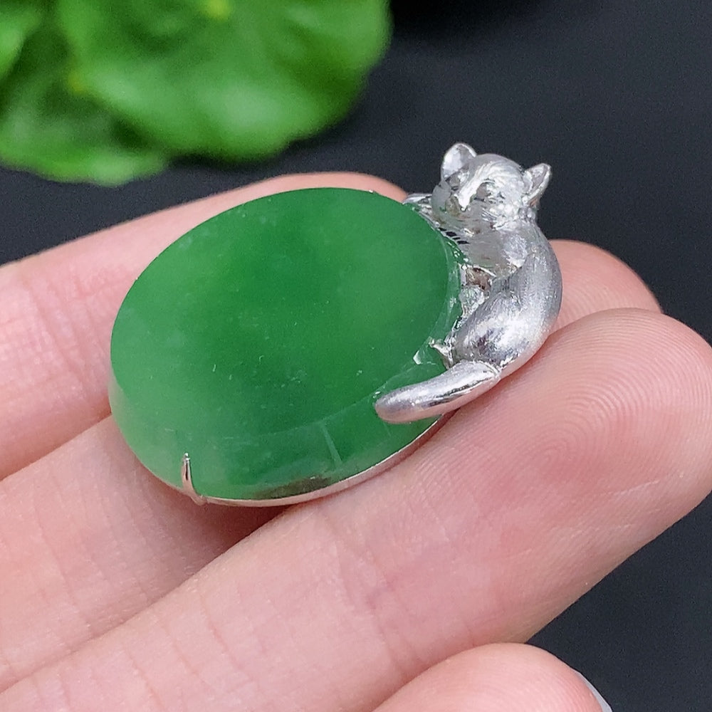 Jadeite Plain Pendant Pendant in 18K Gold Total Weight Approx. 9.1g