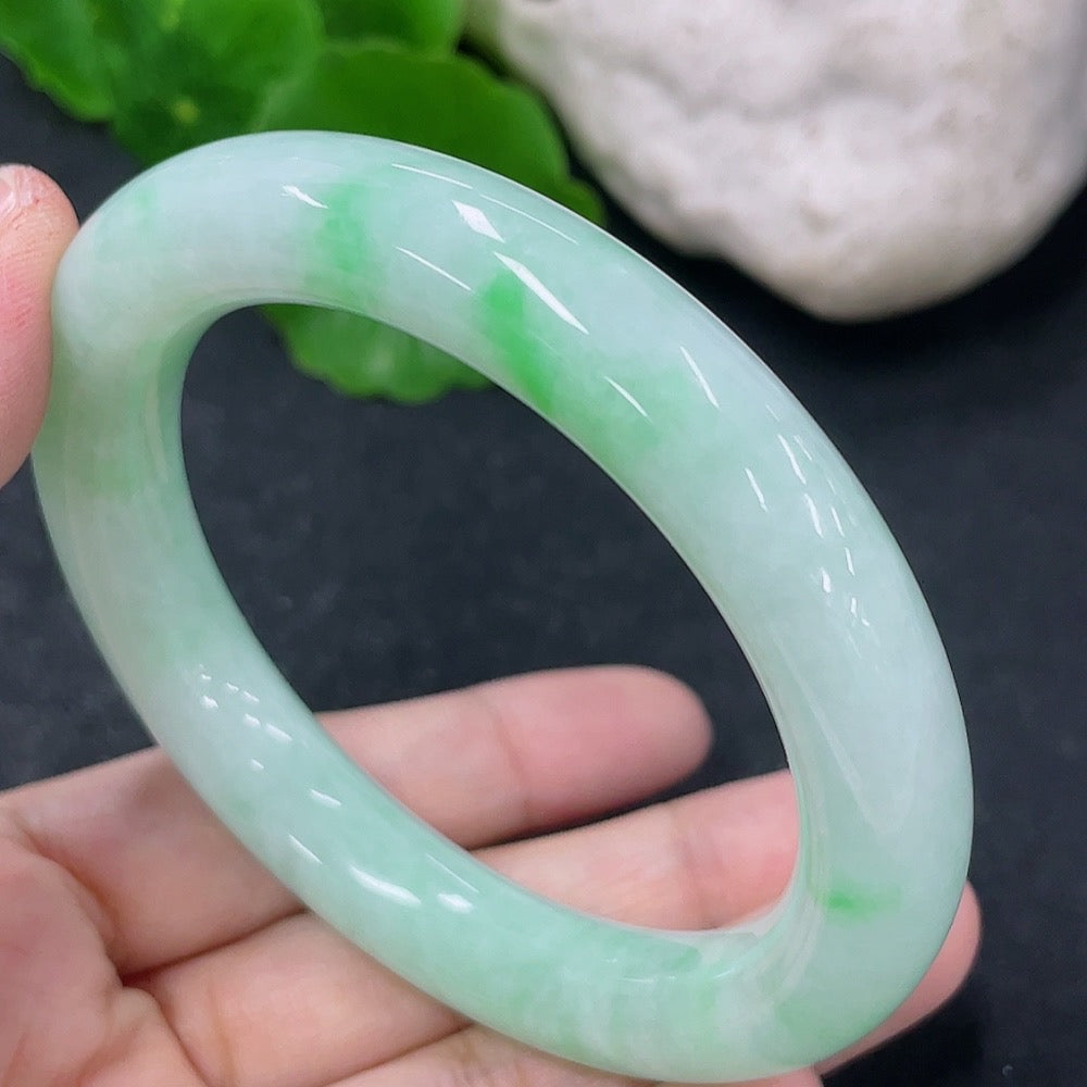 HKHQ jadeite round bangle, 53.5mm diameter, weighs 55.86g, showcasing smooth, polished green jadeite bracelet design.