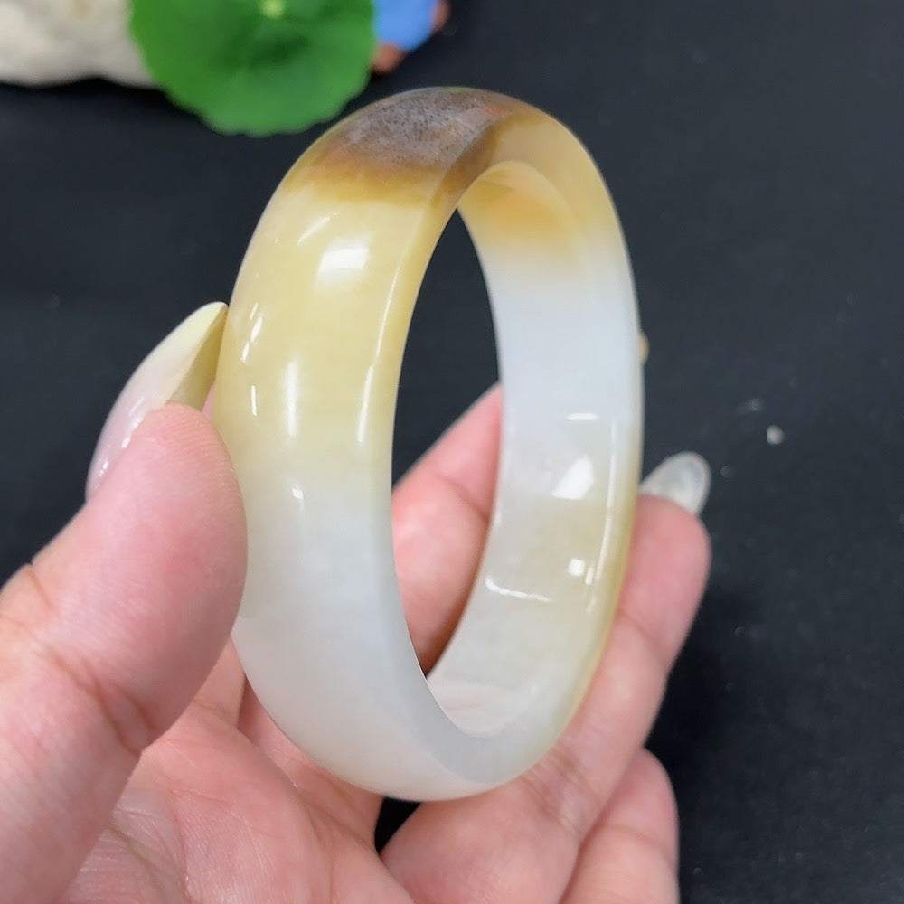 Round Hetian jade bracelet with smooth, polished stones in a natural light green color, weighing 74.5g, crafted by HKHQ.