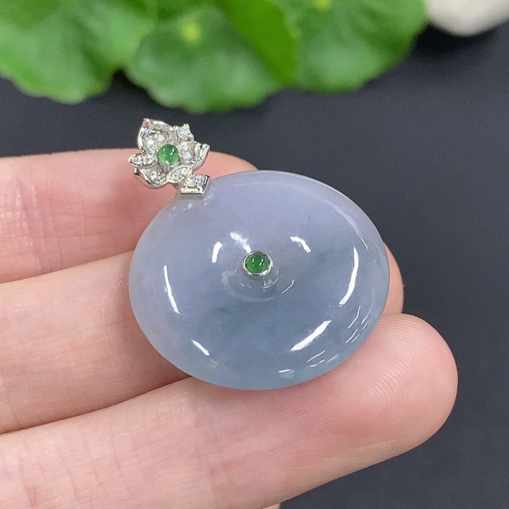 Jadeite Peace Knot with 18K Gold Clasp, Non-Diamond