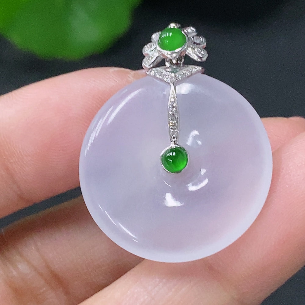 Jadeite Pendant Peace Buckle with 18K Gold and Diamond Accents, Total Weight Approximately 5.33g