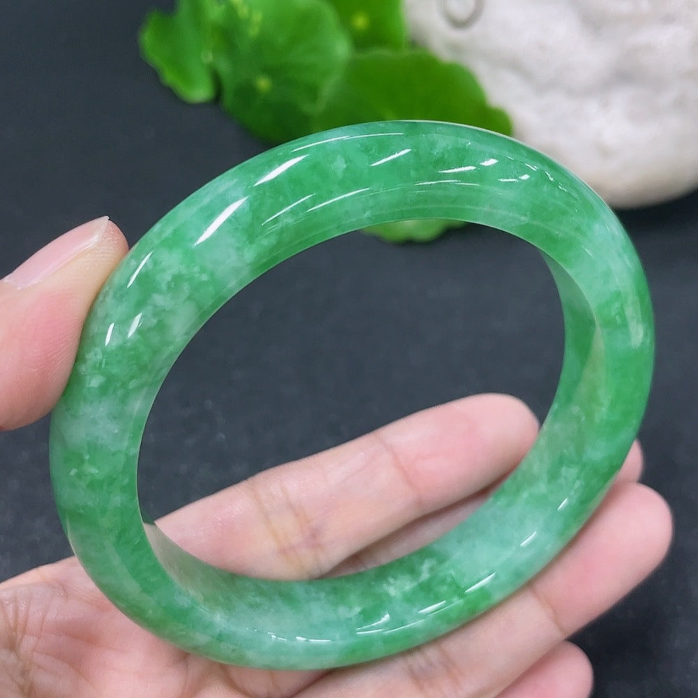 Jadeite round bangle in size 56.5mm, polished jade jewelry weighing approximately 56.9g, crafted by HKHQ.
