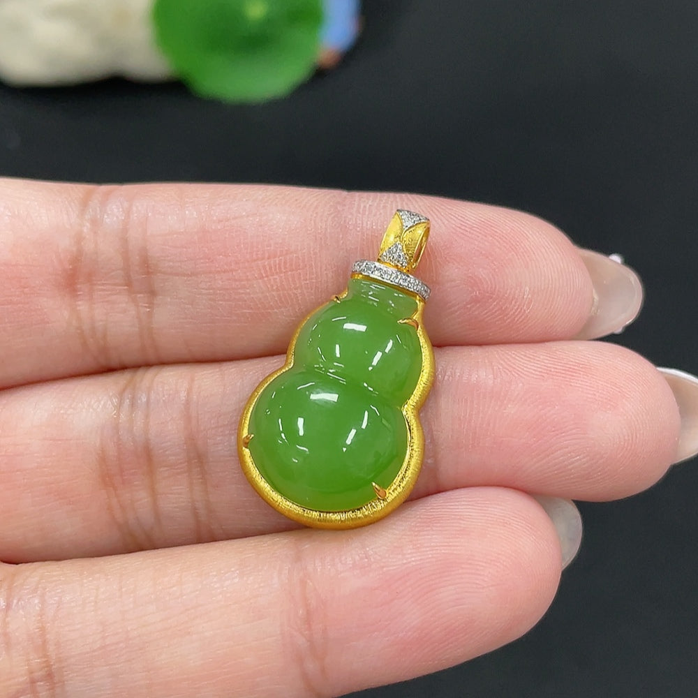 Hetian Jade Jasper Inlaid Pendant Gourd Total Weight Approx. 3.5g 18k with Diamond Accents