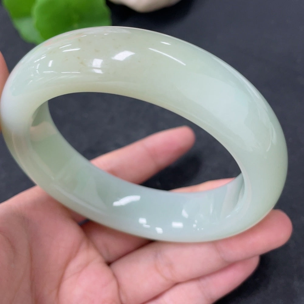 HKHQ Hetian Jade round bracelet with 63.1cm length and 108.5g weight, showcasing smooth, polished green jade beads.