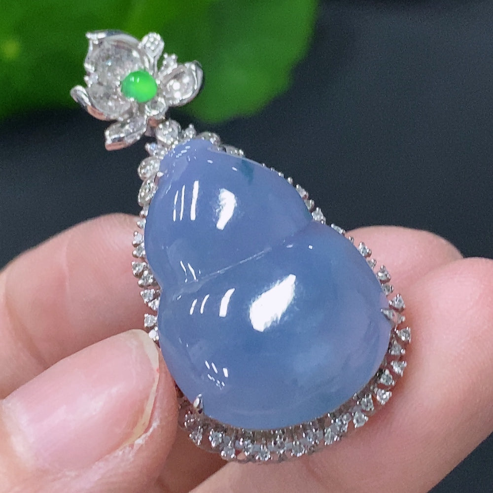 Jadeite and Diamond Enclosed Gourd Pendant in 18K Gold, Total Weight Approx. 6.94g