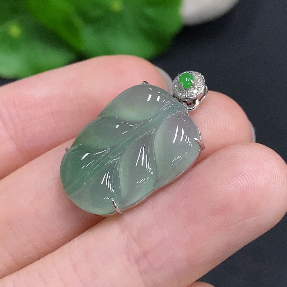 Jadeite Leaf Pendant 18K Gold Total Weight Approx. 3.2g