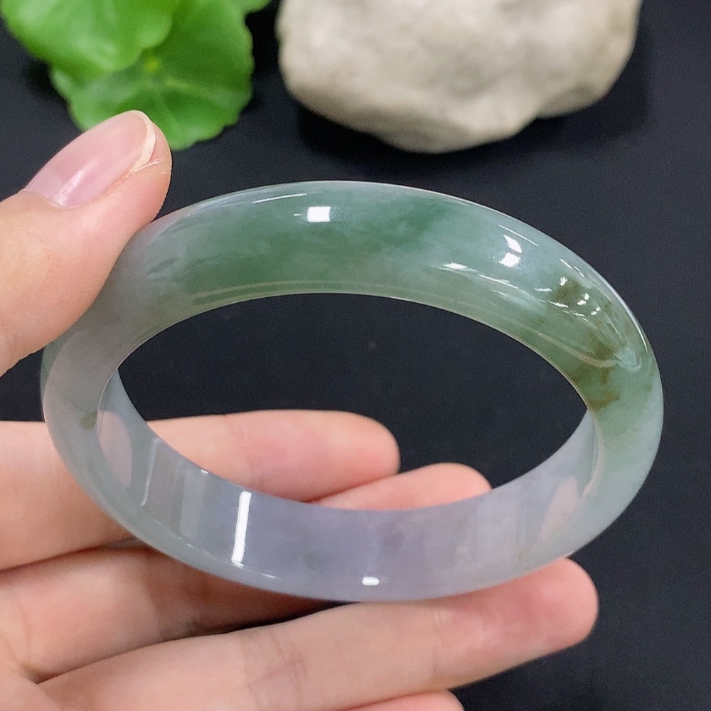 Jadeite round bracelet in size 57.9 with repaired links, weighing approximately 55.38g, crafted by HKHQ.
