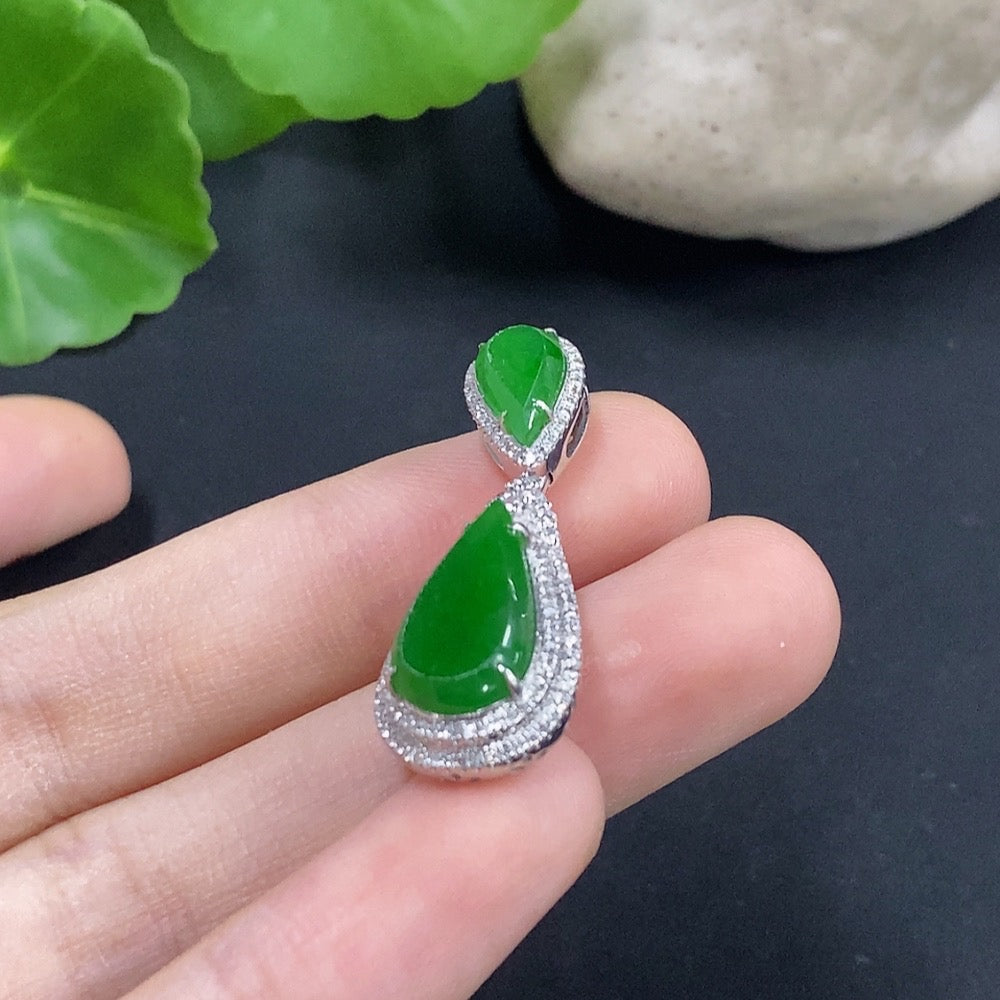 Jadeite Water Drop Pendant with 18K Gold and Diamond Accents, Total Weight Approximately 4.62g