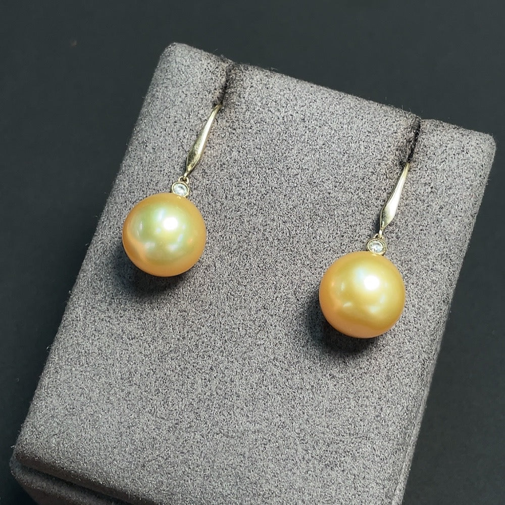 Seawater Pearl Earrings with 36% Gold Content, Approximately 12.4mm, Total Weight About 6.44g, Color Origin Undetermined, Non-Diamond