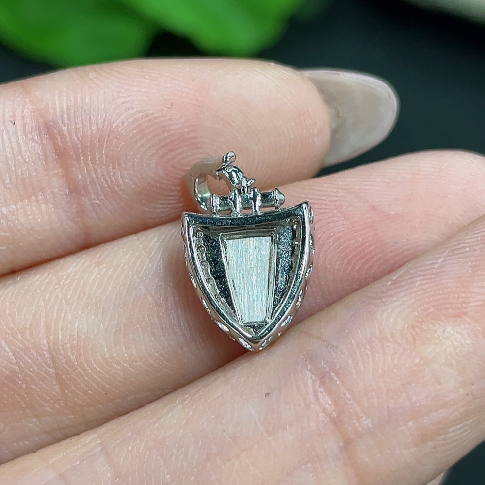Jadeite inlaid pendant 18k non-diamond too small to determine total product weight approx. 1.18g