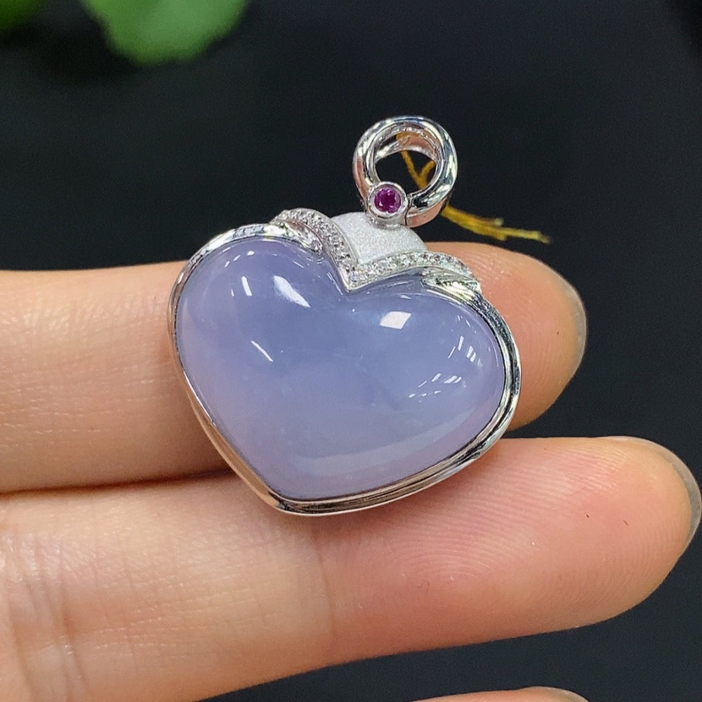 Jadeite Heart Pendant with 18K Gold and Diamond Accents, Total Weight Approximately 5.66g