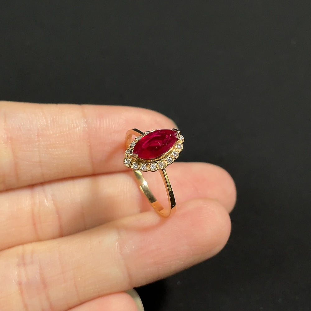 18K gold ruby ring with diamond accents, elegant jewelry piece featuring a vibrant ruby centerpiece and sparkling diamonds.