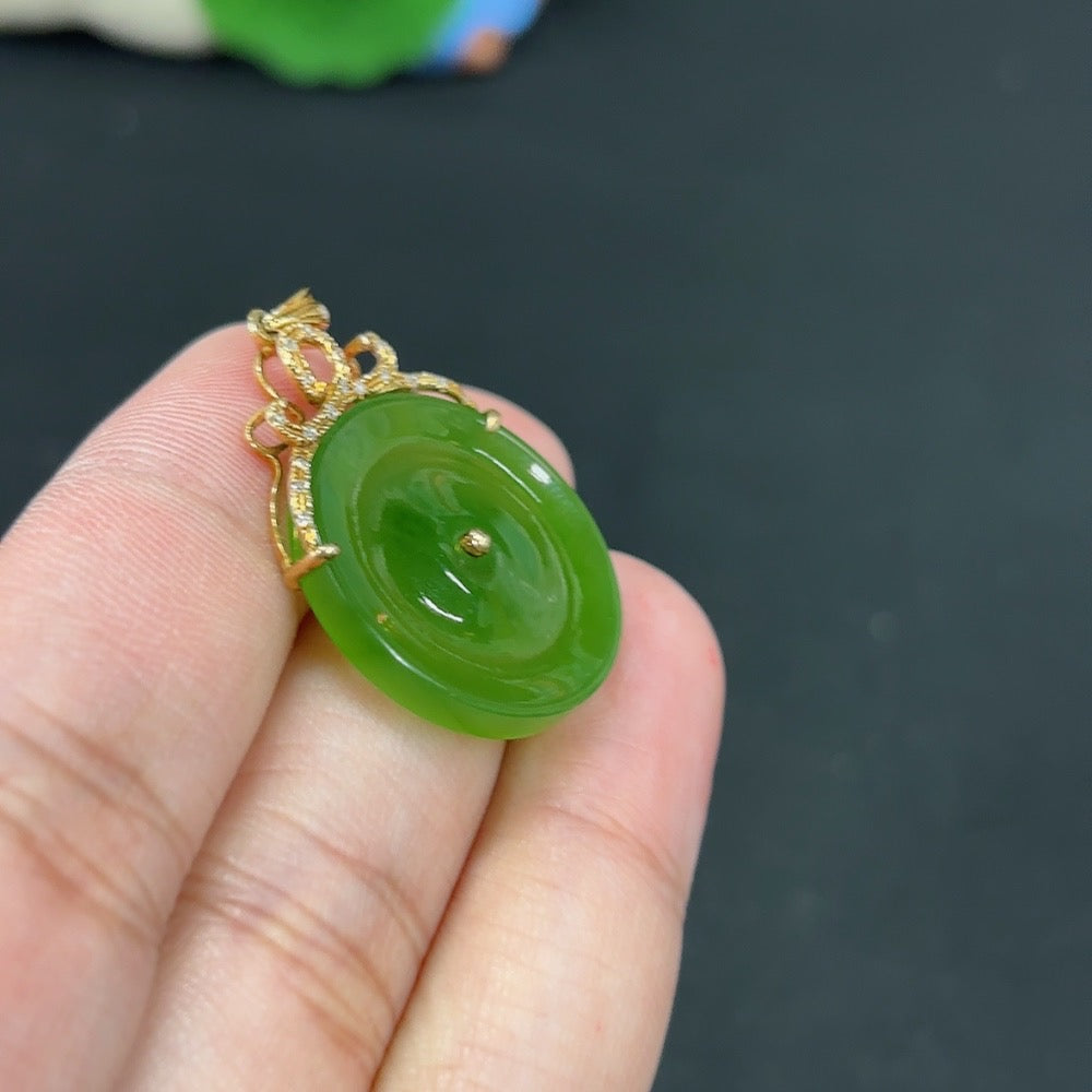 Hetian Jade Jasper Inlaid Pendant Peace Knot, Total Weight Approx. 3.6g, No Hallmark, 18K Gold Content