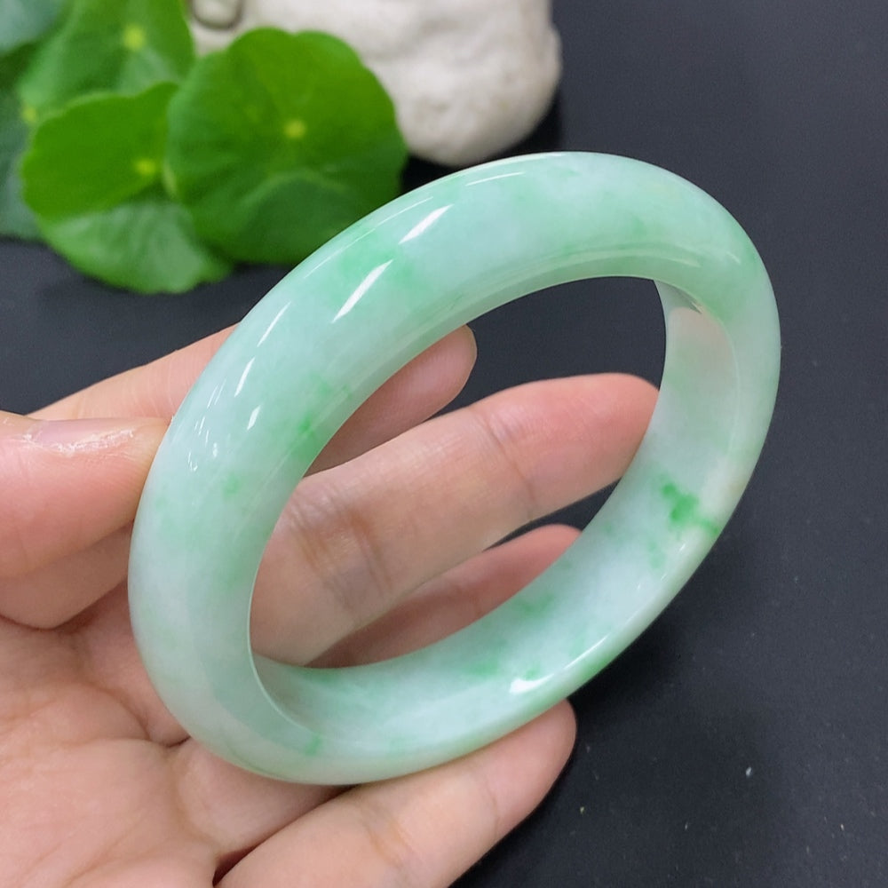 Jadeite round bracelet with size 58 and approx. 69.2g weight, featuring polished green jade stones from HKHQ.