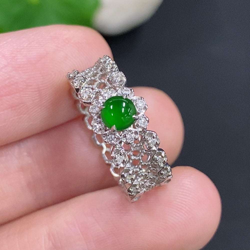 Jadeite Cabochon Ring with 18k Gold, Total Weight Approx. 2.7g, Size 13, Accented with Diamonds