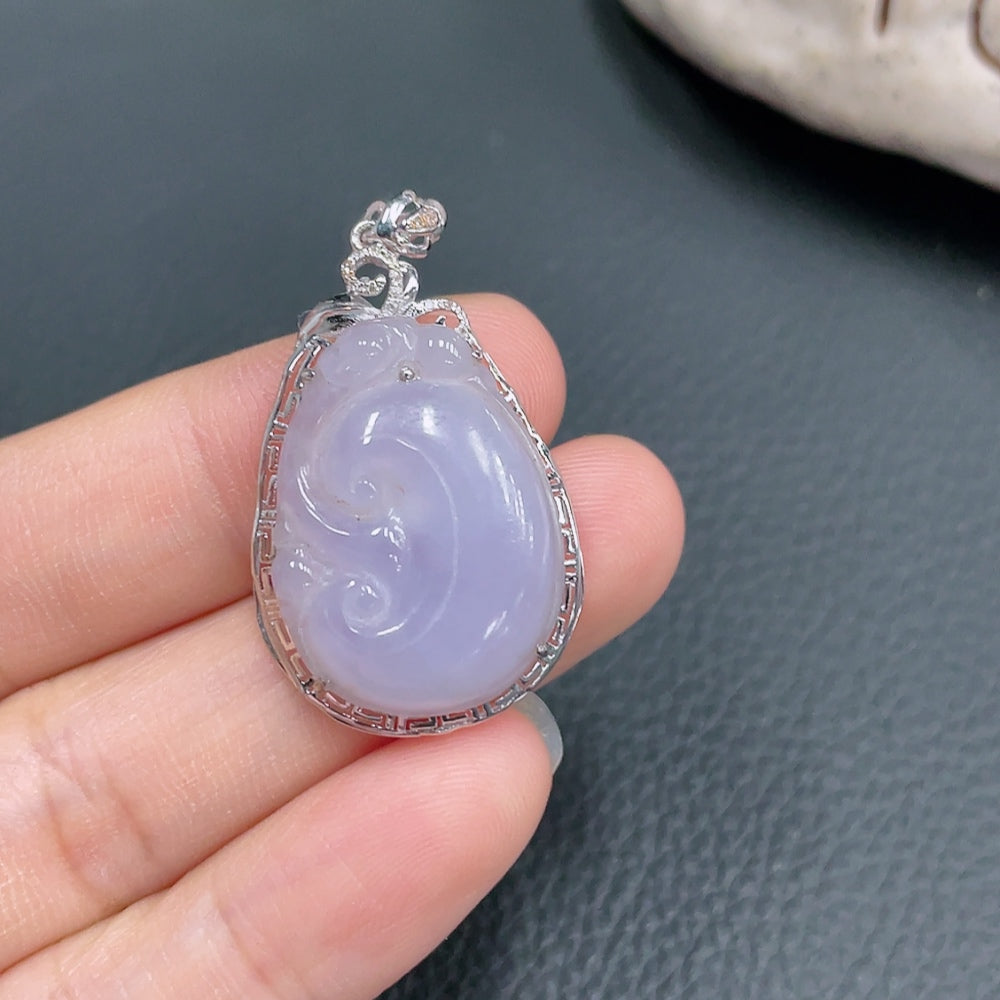 Jadeite Inlaid Ruyi Pendant with 18K Gold Setting, Total Weight Approx. 3.75g