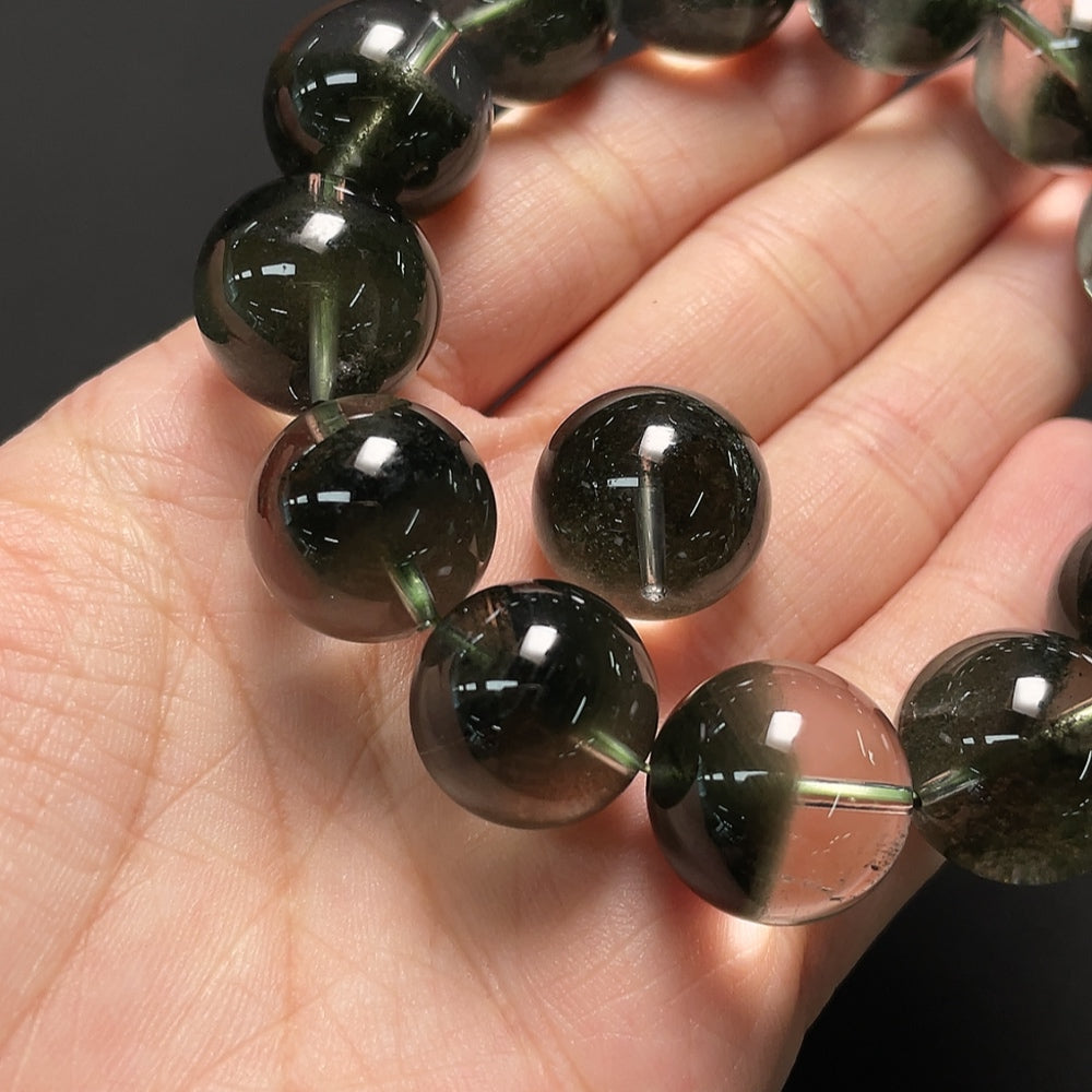 HKHQ gemstone crystal bracelet with loose beads, approximately 70.68g, featuring colorful, polished gemstone stones arranged in a lot.
