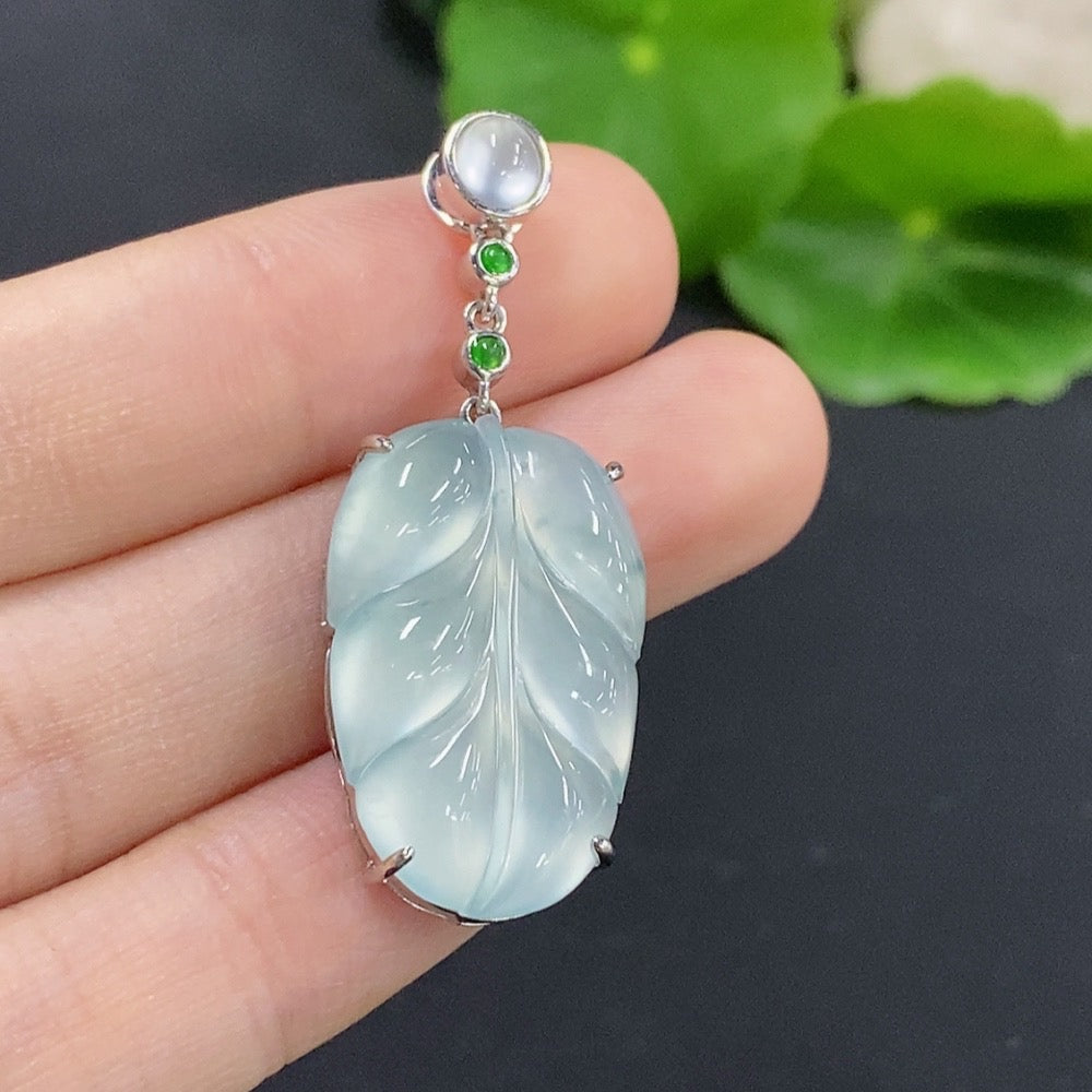 Jadeite Leaf Inlaid Pendant 18K Gold