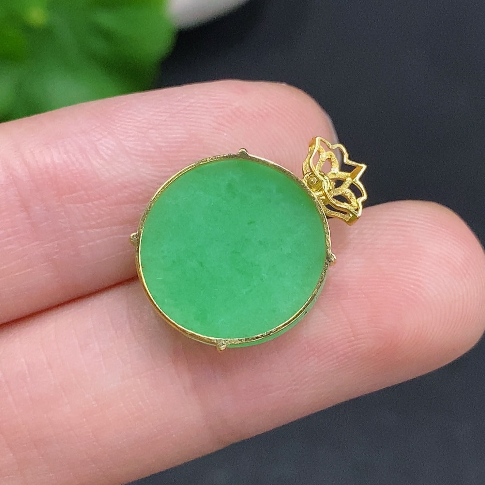 Jadeite Plain Pendant with 18K Gold Mount, Total Weight Approx. 1.5g