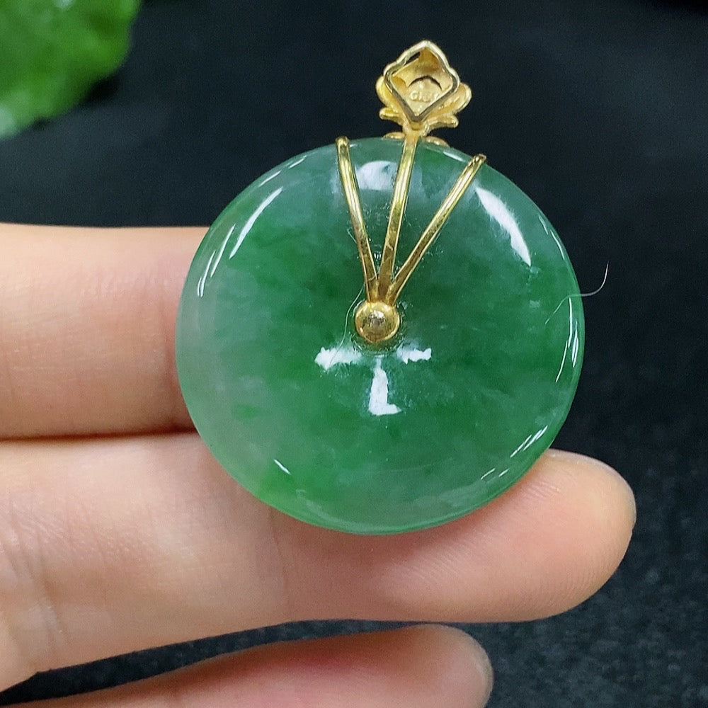 Jadeite Peace Pendant (18k Gold Clasp) Total Weight 6.971g