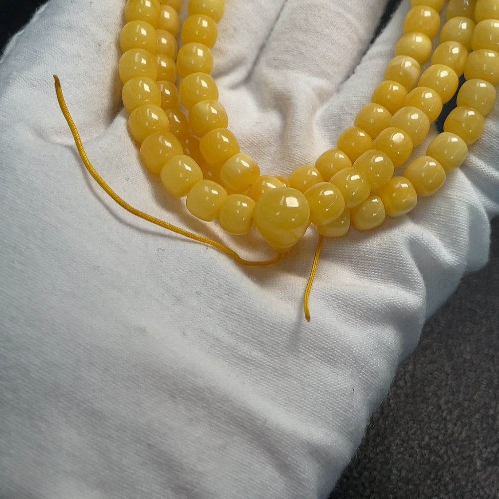 Amber and Beeswax Bead Bracelet with Southern Red Agate, Non-Natural Accent Stones Considered, Total Weight Approx. 25.92g, Size About 7mm