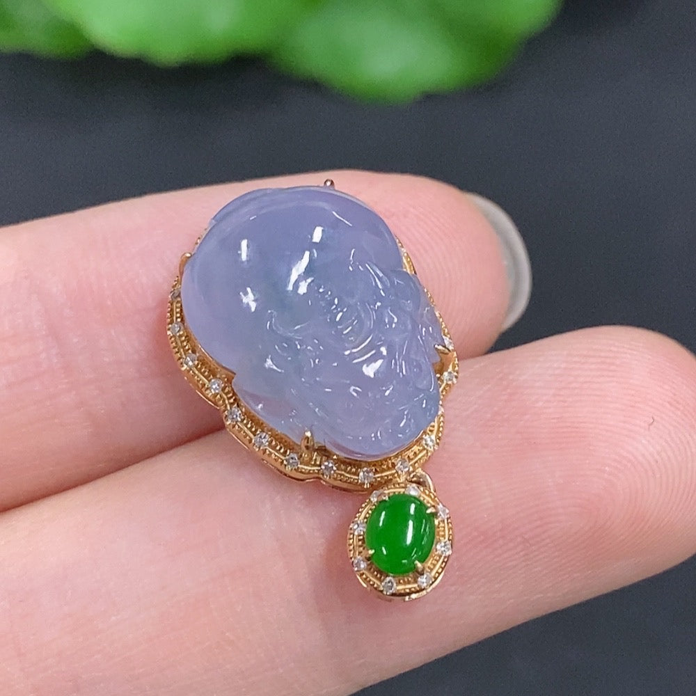 Jadeite Three-Legged Golden Toad Inlaid Pendant 18k Gold Total Weight Approx. 3.7g with Diamond Accents