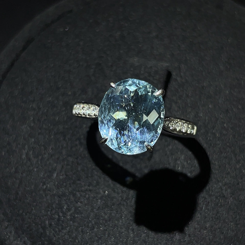 18K Gold Aquamarine Ring with Diamond Accents