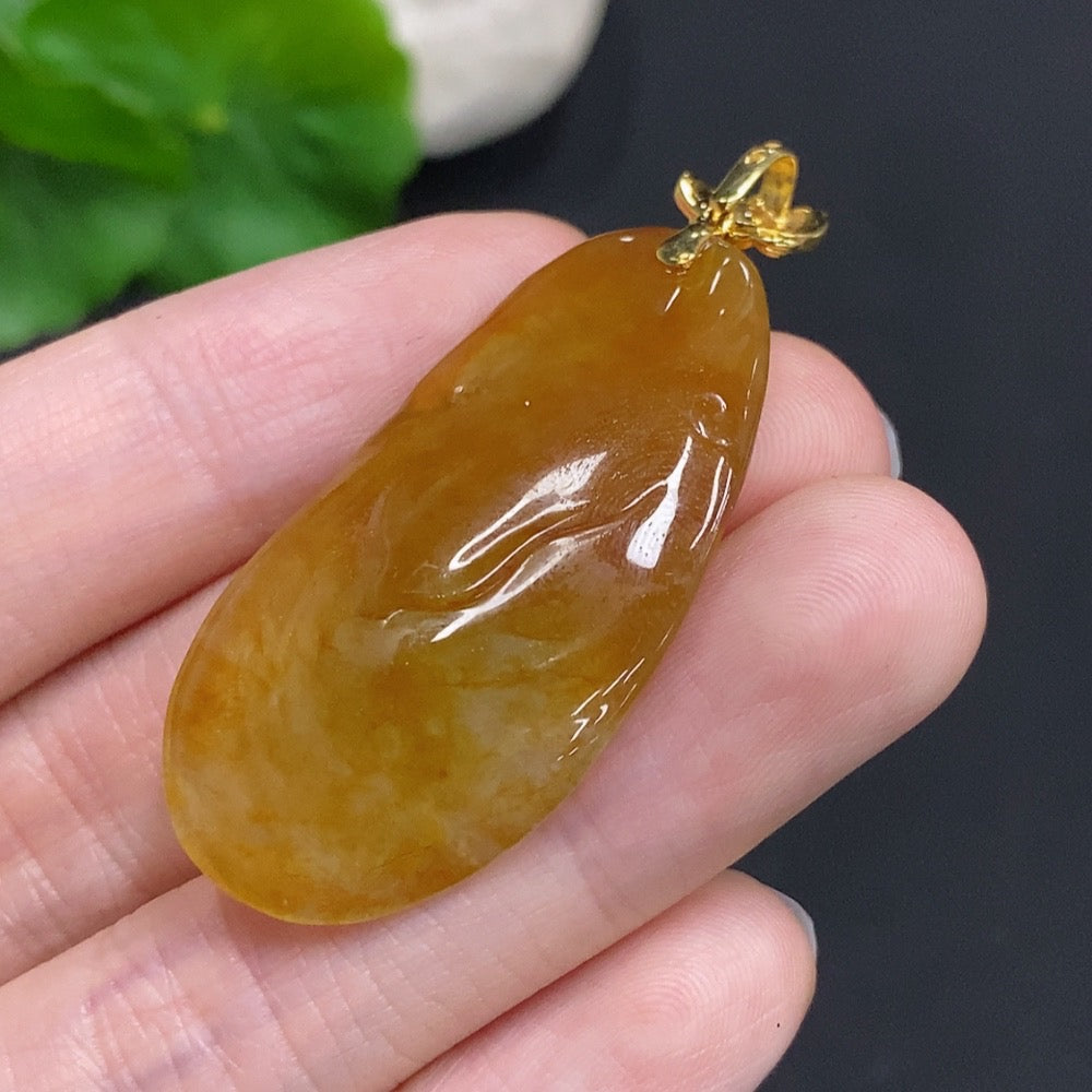 Jadeite Auspicious Abundance Pendant with 18K Gold Clasp, Total Weight Approx. 9.8g