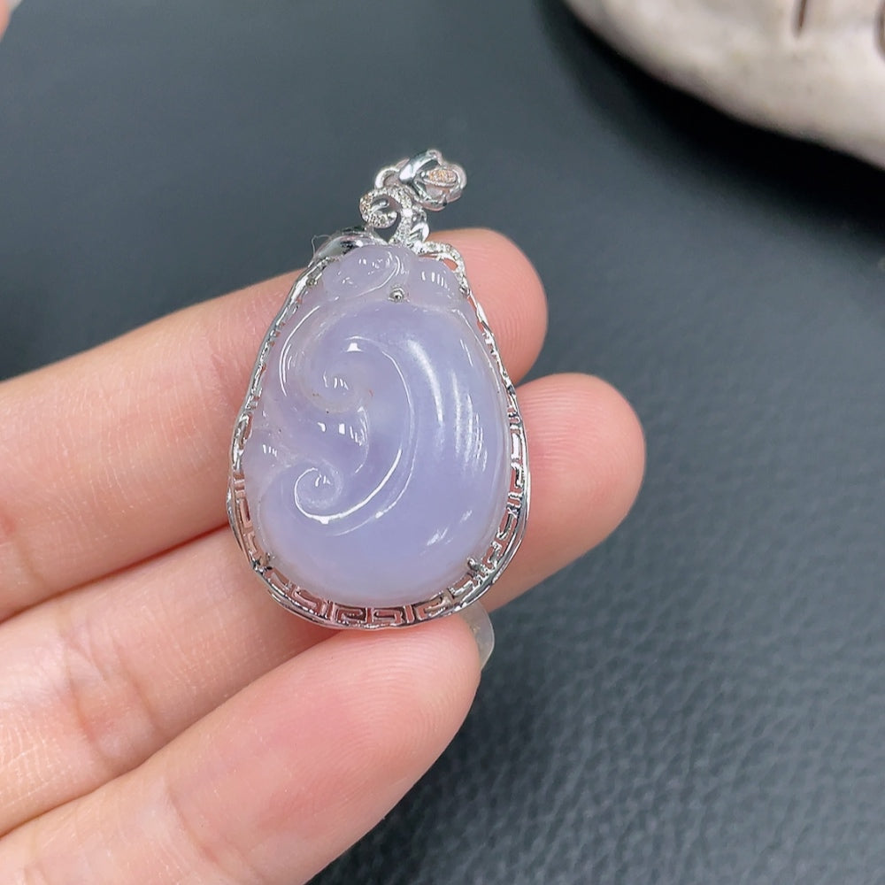 Jadeite Inlaid Ruyi Pendant with 18K Gold Setting, Total Weight Approx. 3.75g