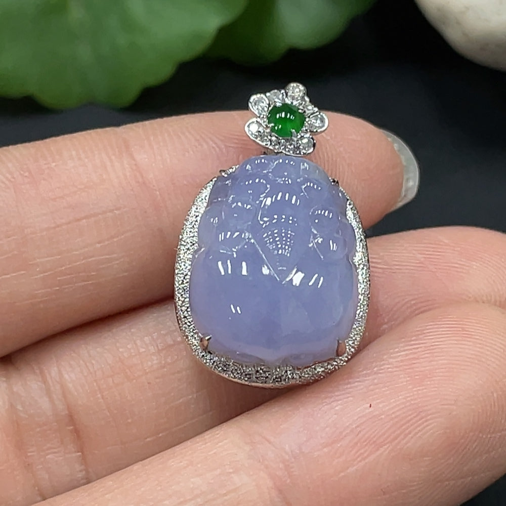 Jadeite Pixiu Pendant with 18K Gold Inlay, Total Weight Approx. 4.75g