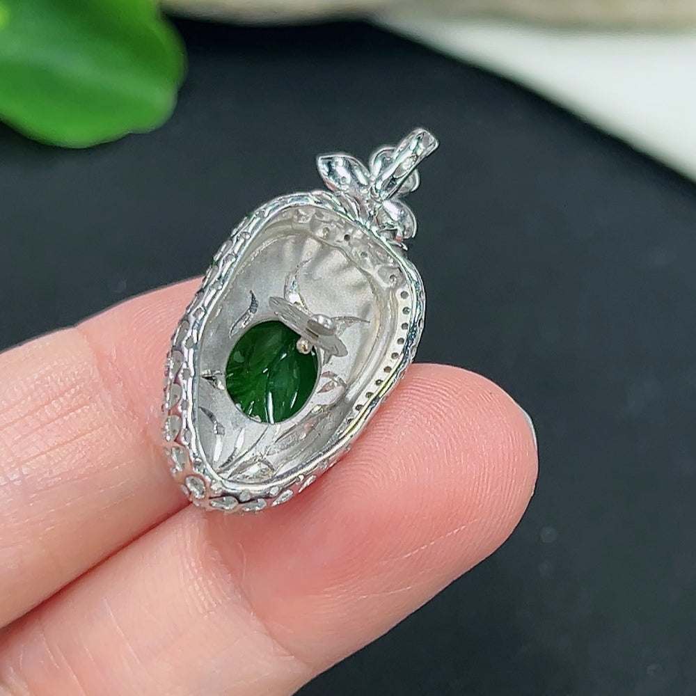 Jadeite Leaf Inlay Pendant 18K Gold (With Diamond Accents)