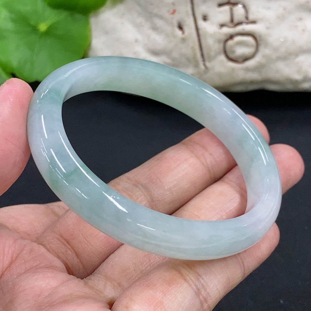 Jadeite concubine bracelet with size 53.4/44.6, weighing 32.7g, featuring smooth jadeite beads, by HKHQ.