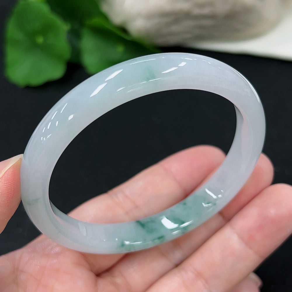 Jadeite round bracelet with size 54.8, weighing approximately 32.2g, crafted by HKHQ featuring smooth, polished green jade stones.