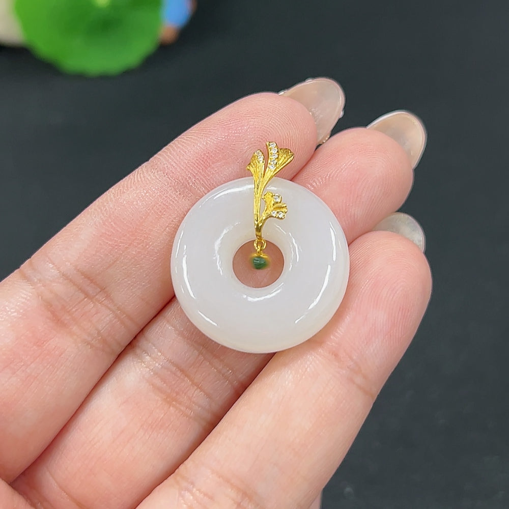 HKHQ Hetian Jade inlaid pendant donut with 18k non-diamond beads, weighing approximately 7.8g, showcasing intricate craftsmanship.