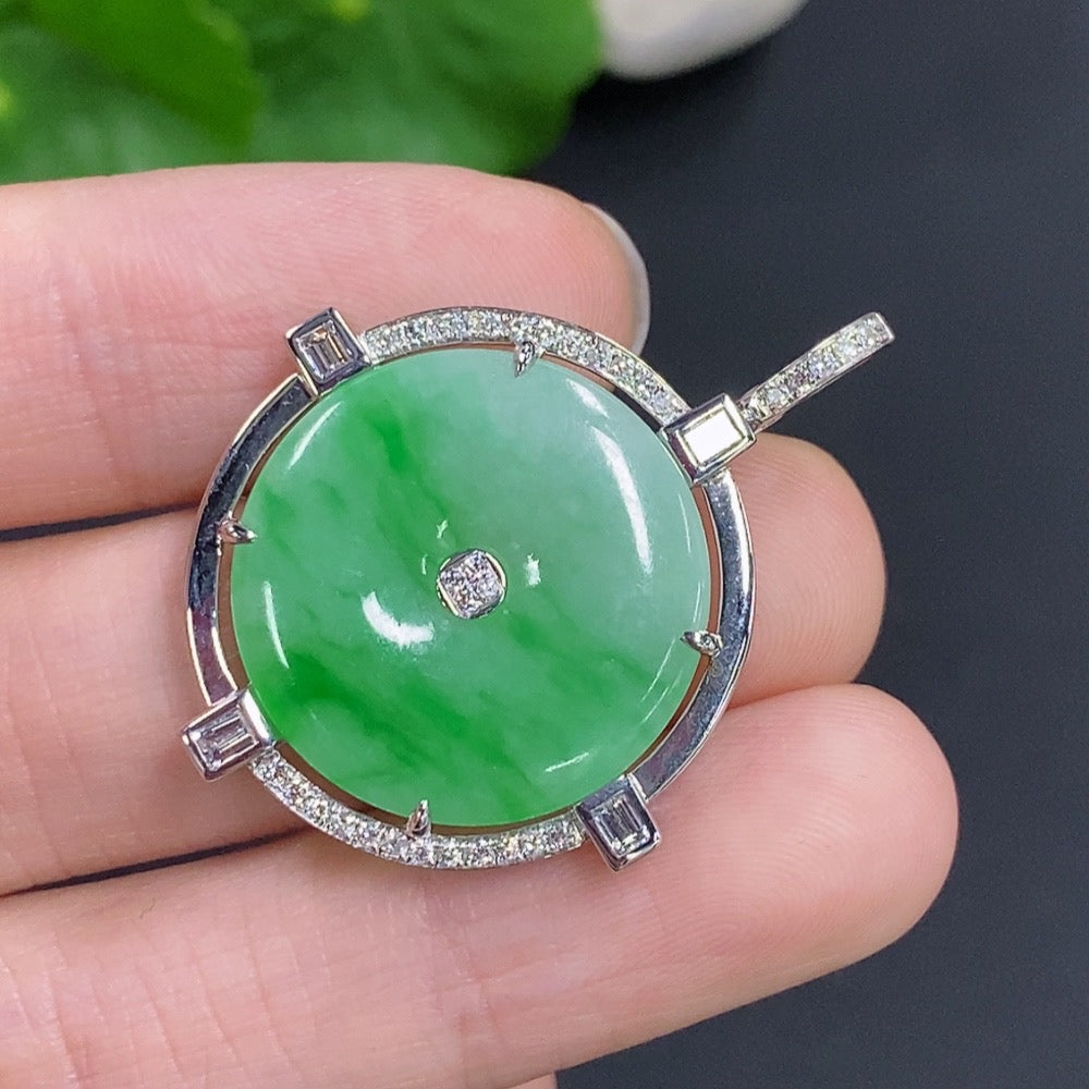 Jadeite Safety Buckle with 18K Gold, Set with Diamonds