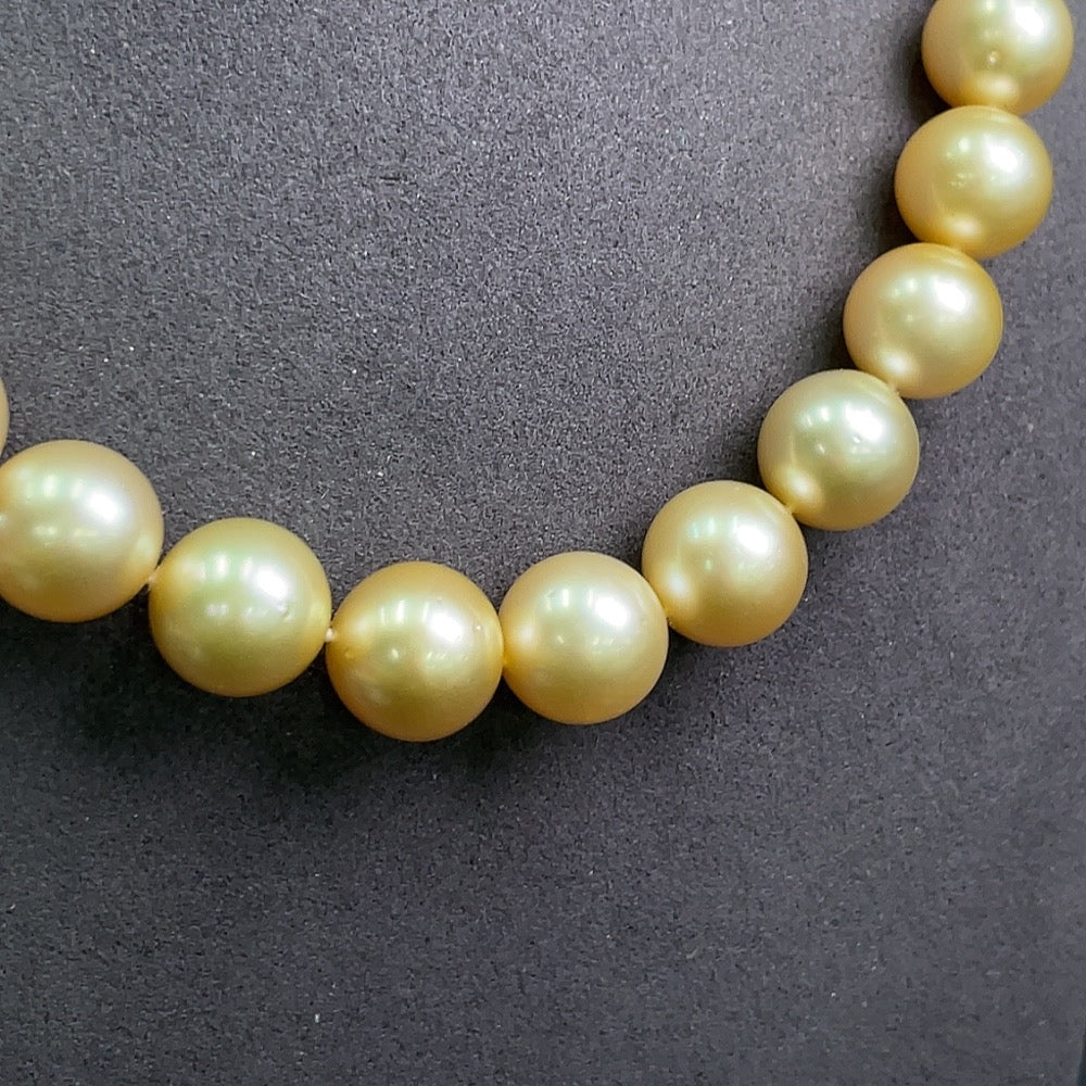 18k Gold Saltwater Pearl Strand Necklace, Approximately 105.81g, 12.4mm Beads