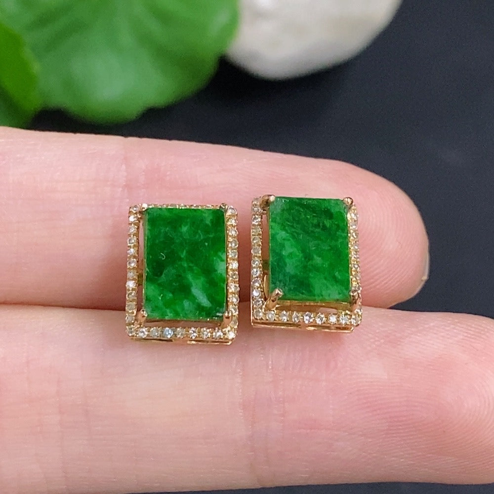 Jadeite ear studs with 18k gold and diamond accents, featuring a sleek design and a total weight of approx. 2g.