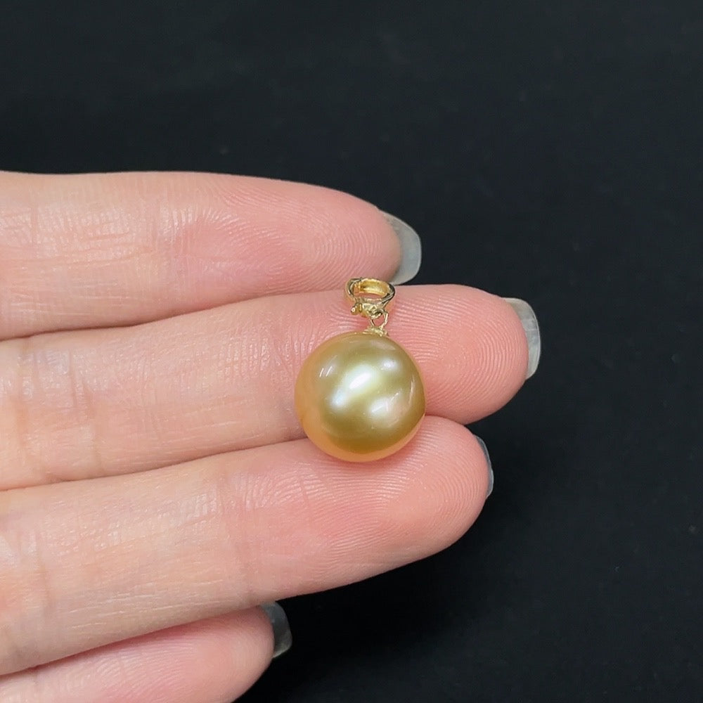 Saltwater Pearl Pendant with 18K Gold, Color Origin Undetermined, Accented with Diamonds
