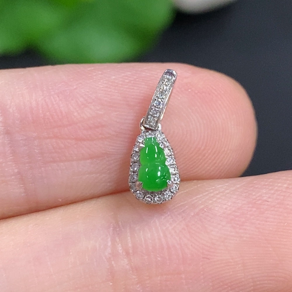Jadeite Gourd Inlaid Pendant 18k Gold With Diamond Accents