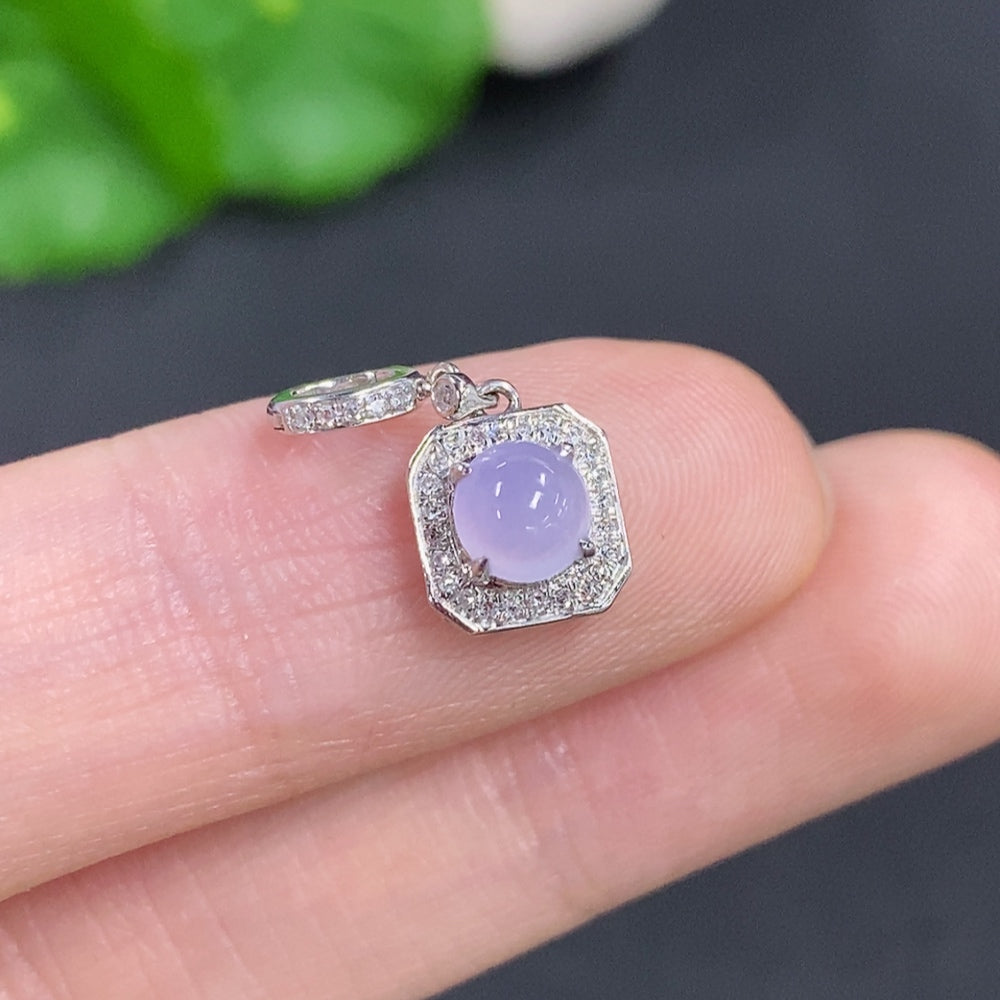Jadeite cabochon pendant in 18K gold (with diamond accents)