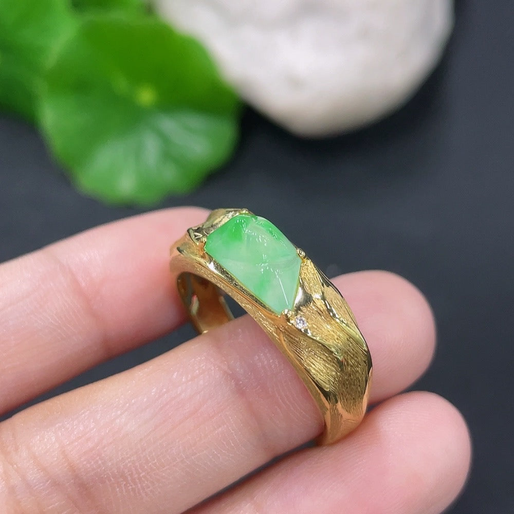 Jadeite inlaid ring 18k with diamond size 25 total weight approx. 3.64g
