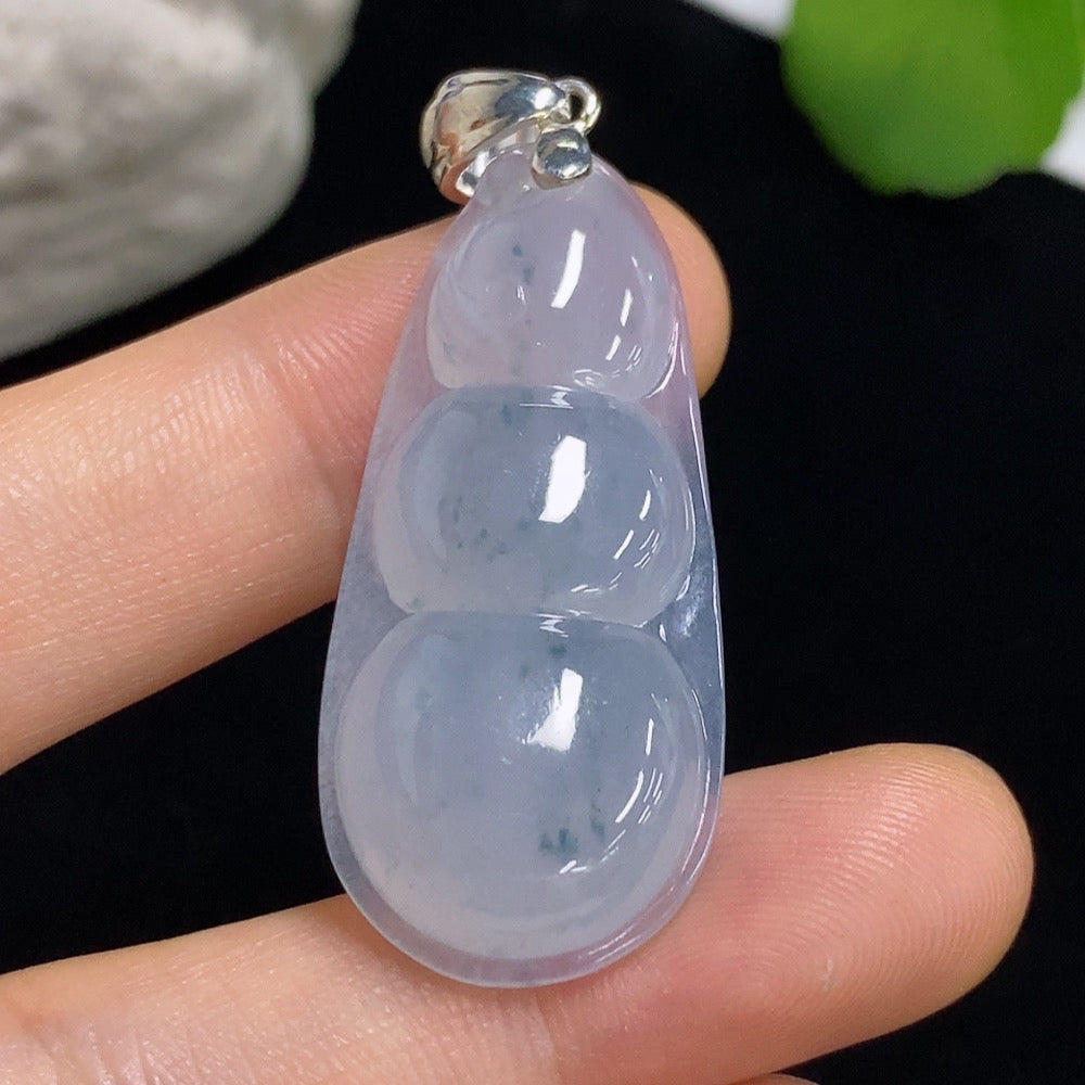 Jadeite lucky bean pendant from HKHQ with non-gold setting, weighs approximately 9.3g, featuring smooth green jade surface.