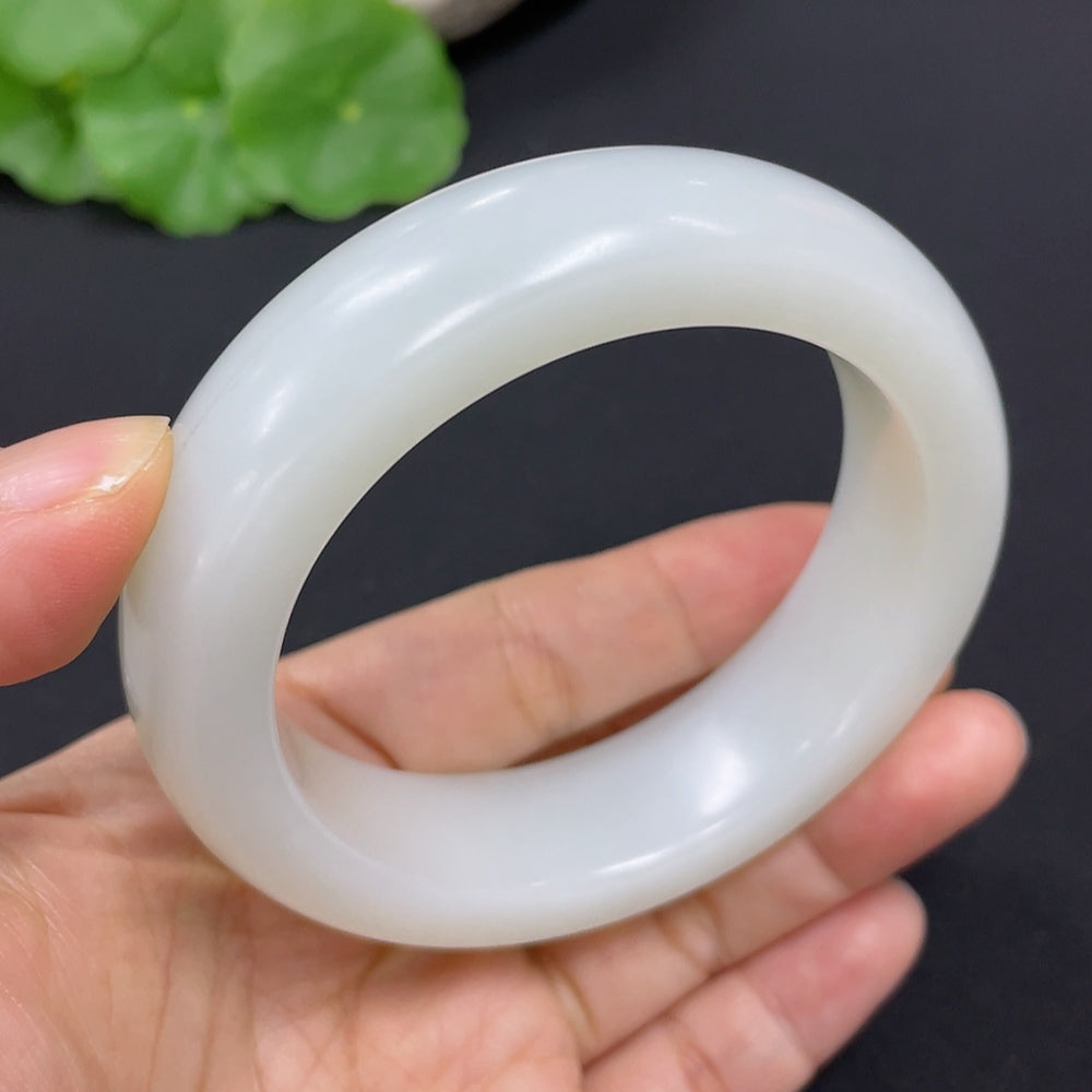 Hetian Jade Round Bracelet Size 56.3 Total Weight Approx. 88.8g Undetermined Skin Color Origin