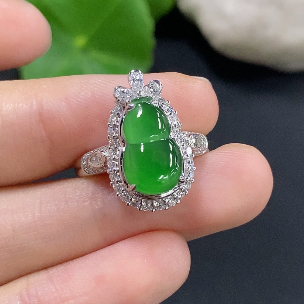 Jadeite inlaid ring 18K gold (with diamond accents)